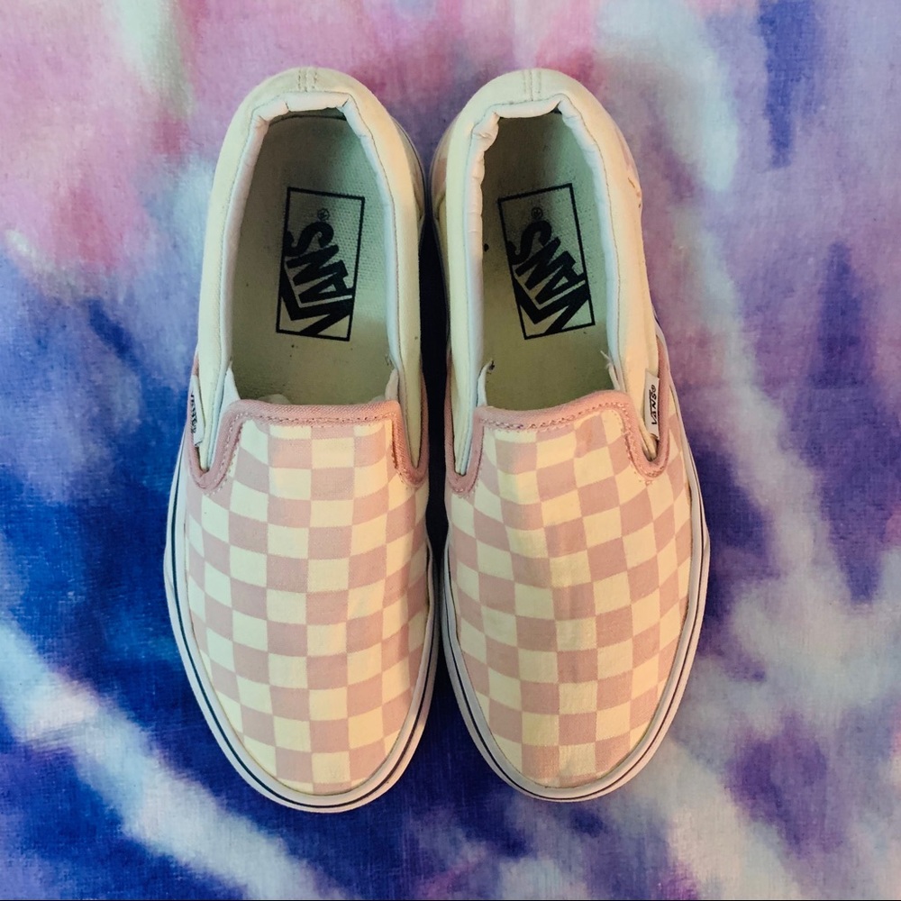 - Pink Checkered Vans! 🎀